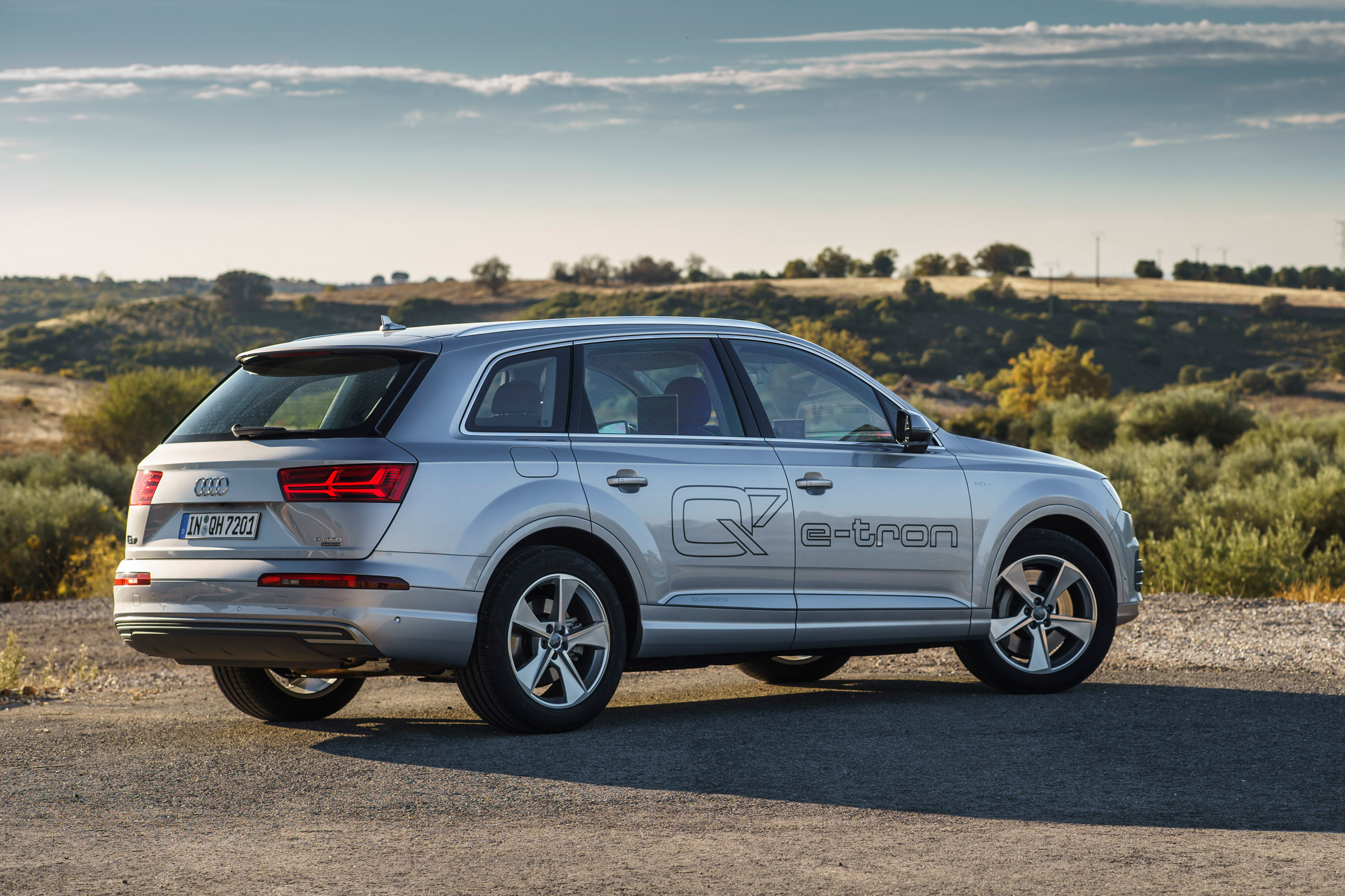 Audi Q7 e-tron 2015 rear static