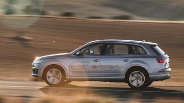 Audi Q7 e-tron 2015 side