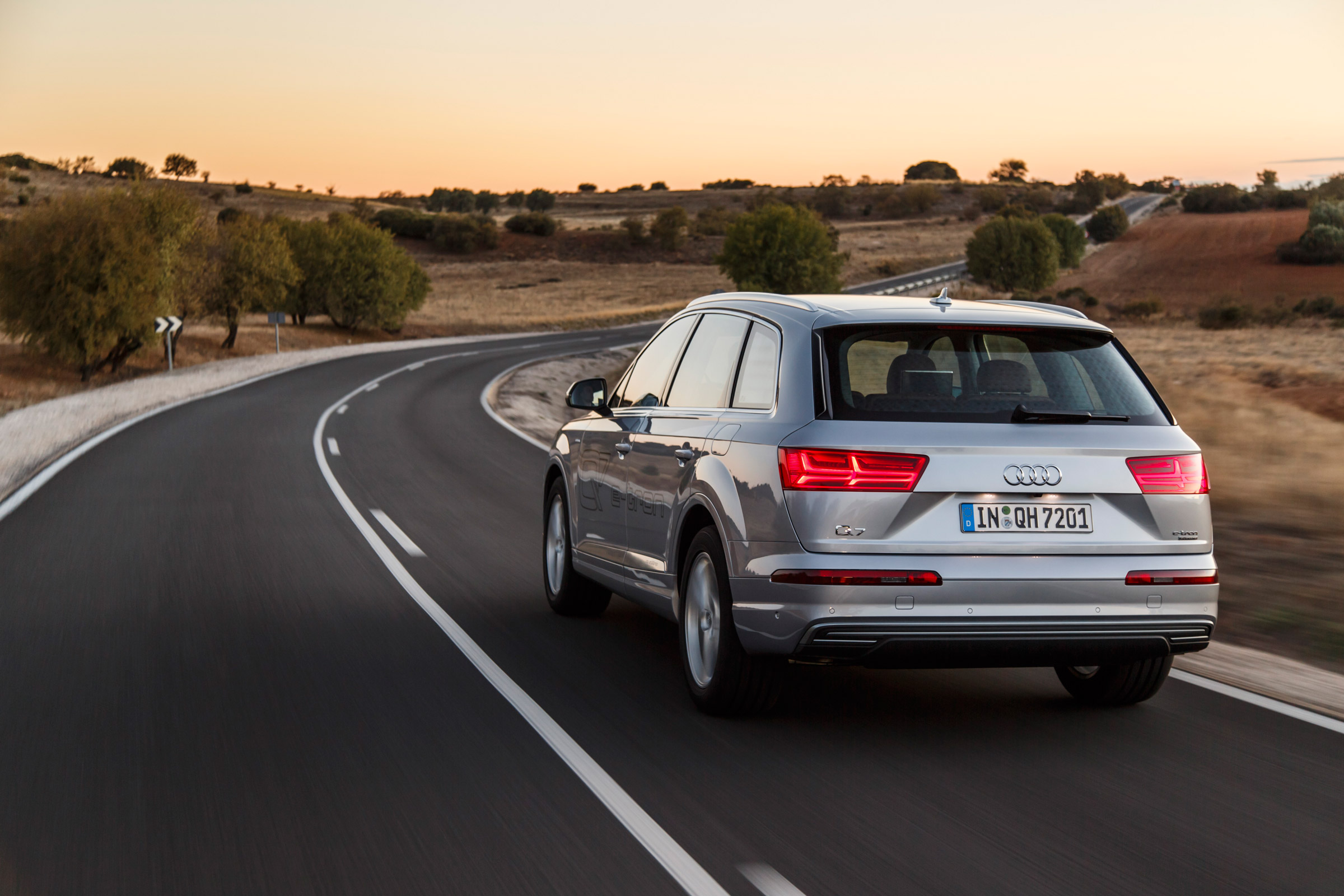 Audi Q7 e-tron 2015 rear
