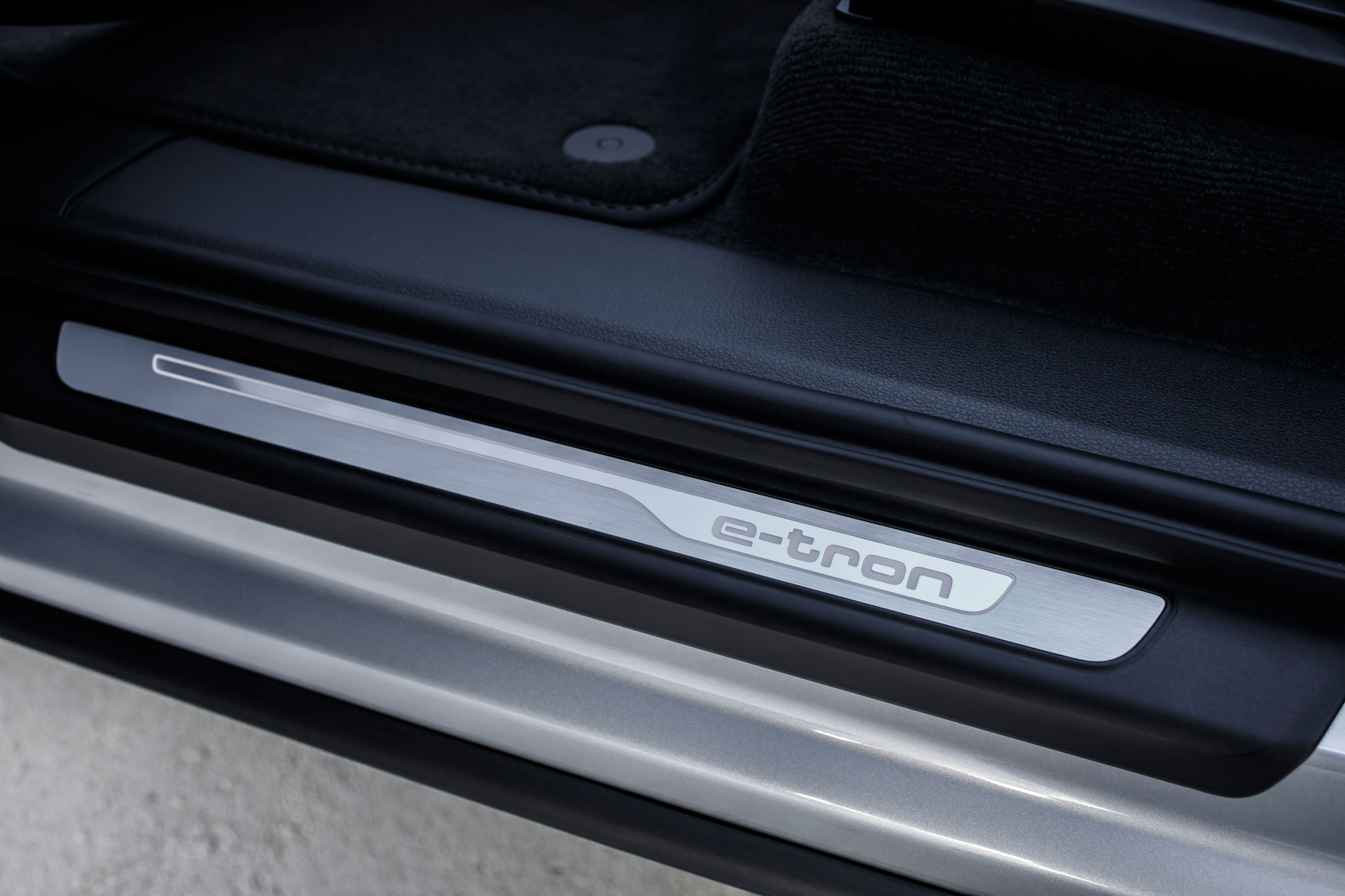 Audi Q7 e-tron 2015 sill