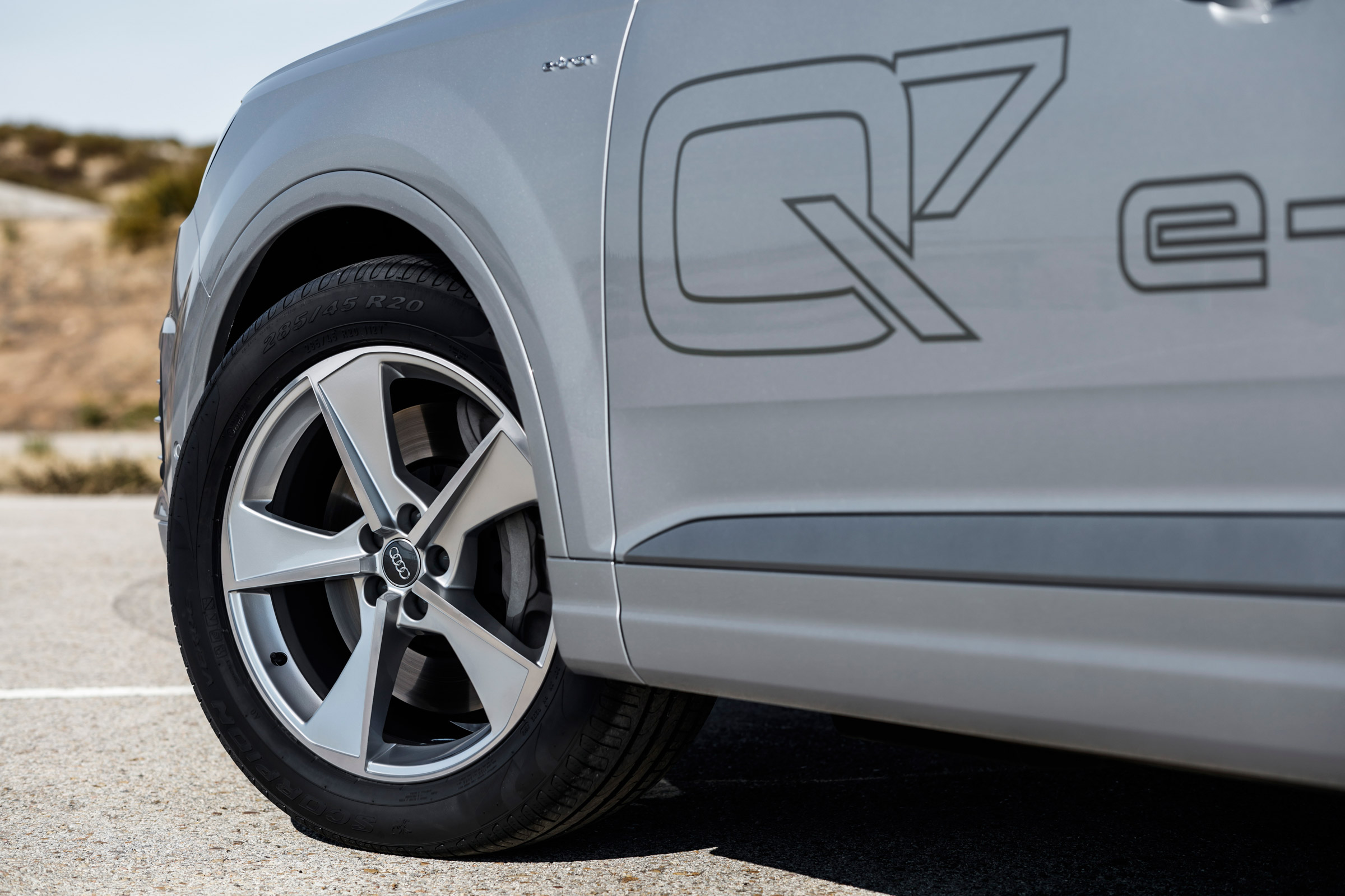 Audi Q7 e-tron 2015 wheel