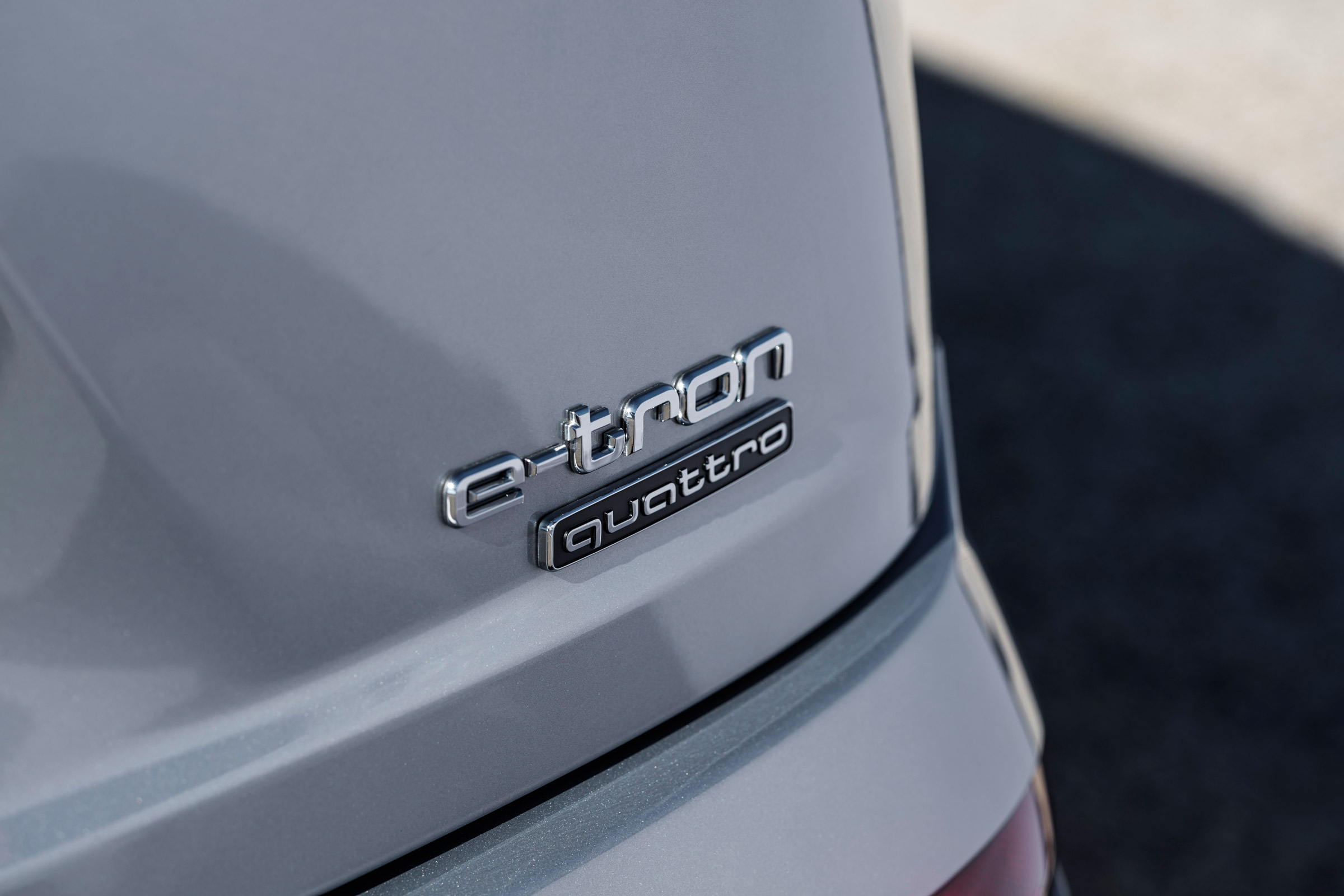 Audi Q7 e-tron 2015 badge