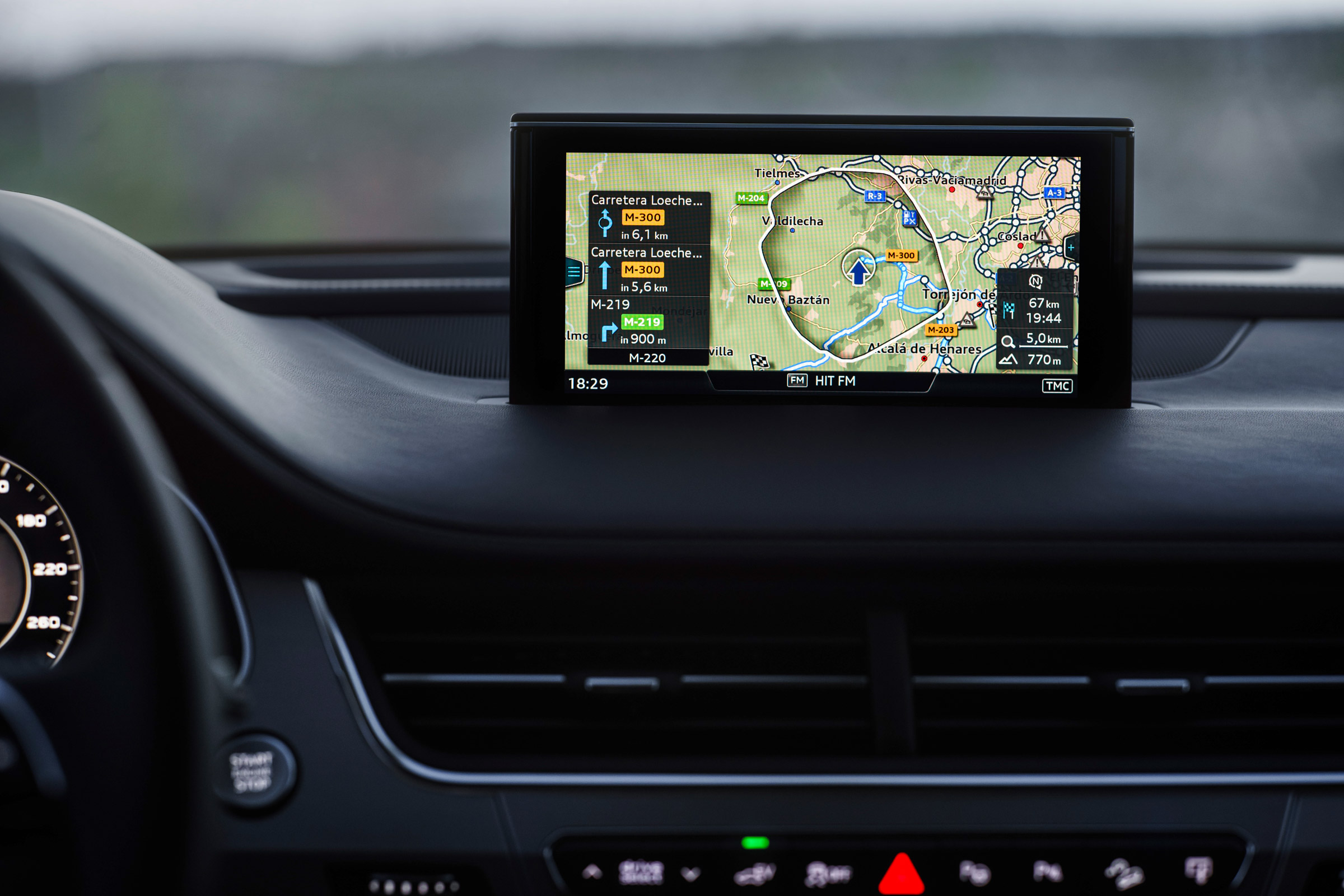 Audi Q7 e-tron 2015 screen