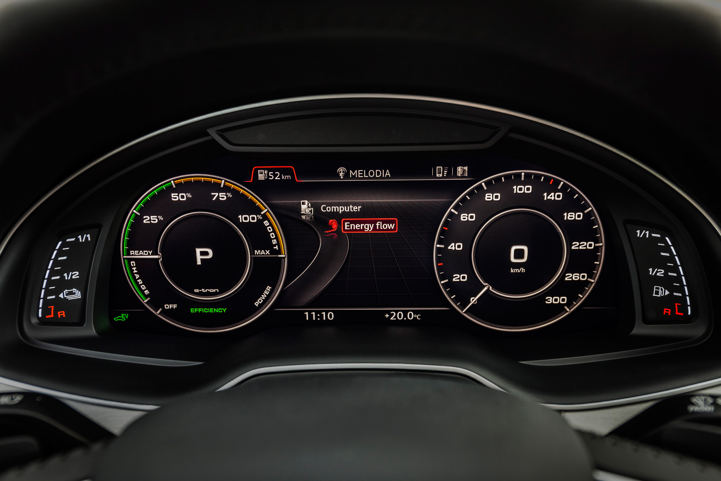 Audi Q7 e-tron 2015 dials