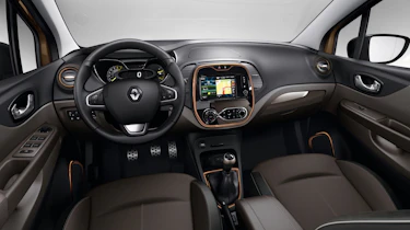 Renault Captur Iconic cabin