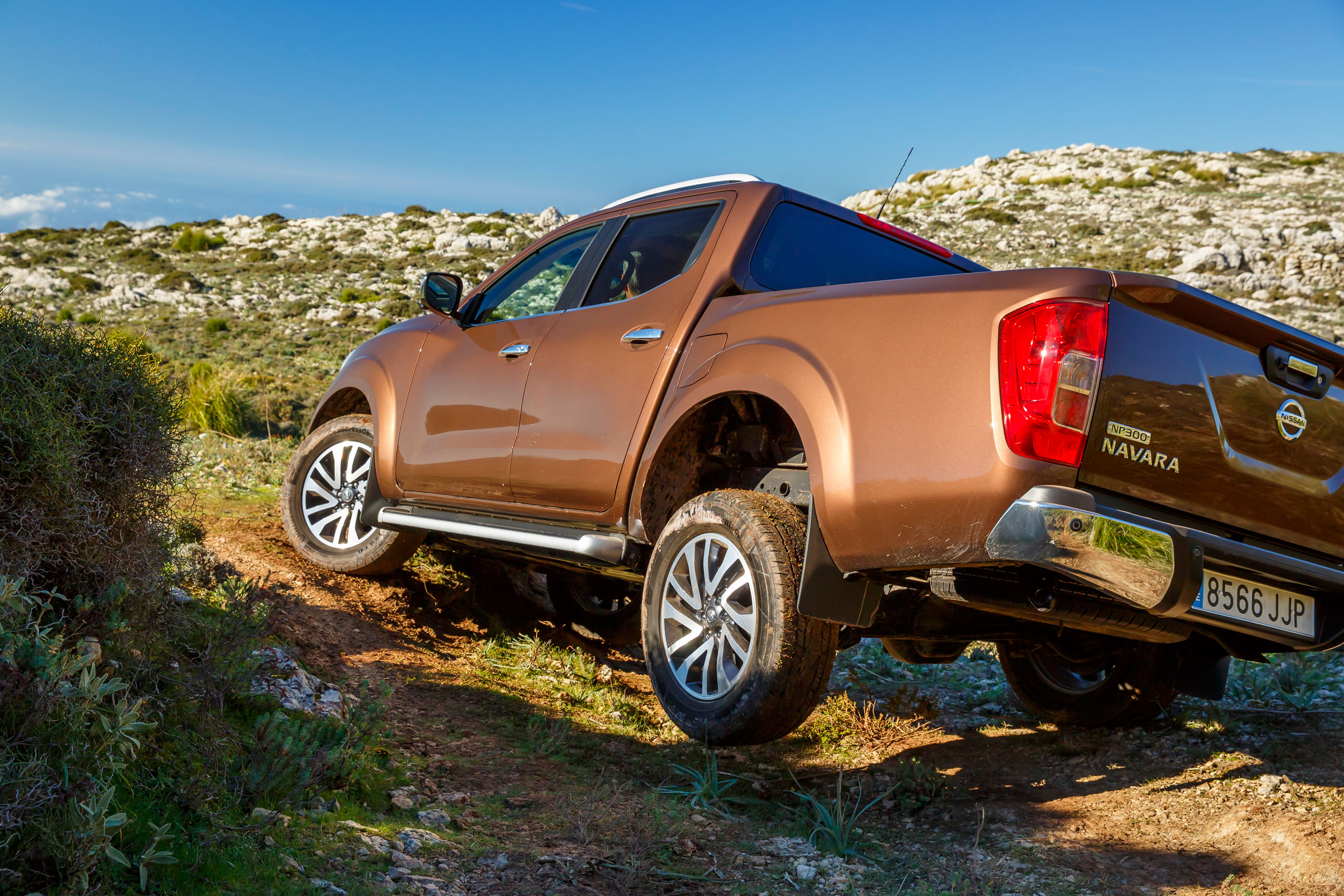 Nissan Navara NP300 2015 offroad 2