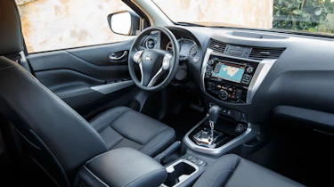 Nissan Navara NP300 2015 cabin