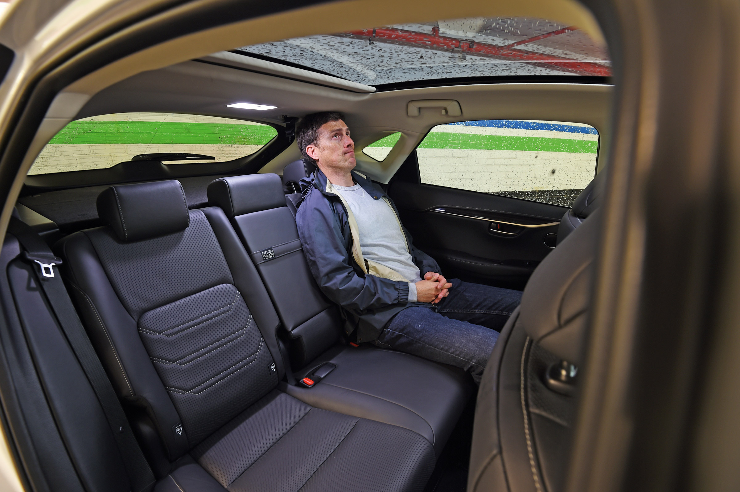 Lexus NX 300h seats