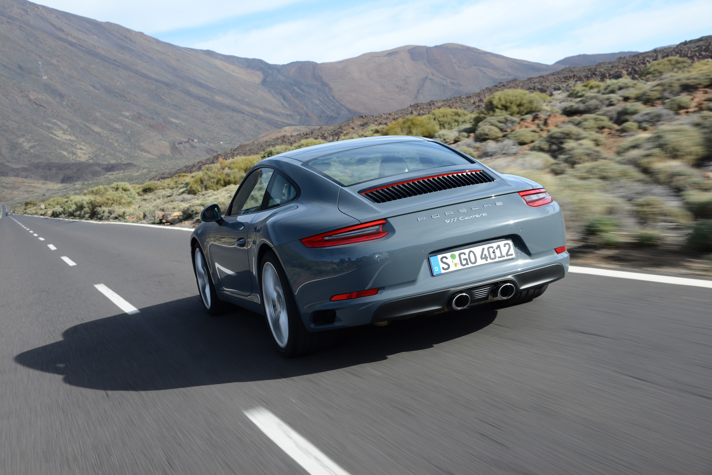 Porsche 911 Carrera 2015 rear tracking