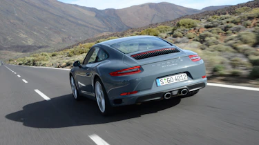 Porsche 911 Carrera 2015 rear tracking
