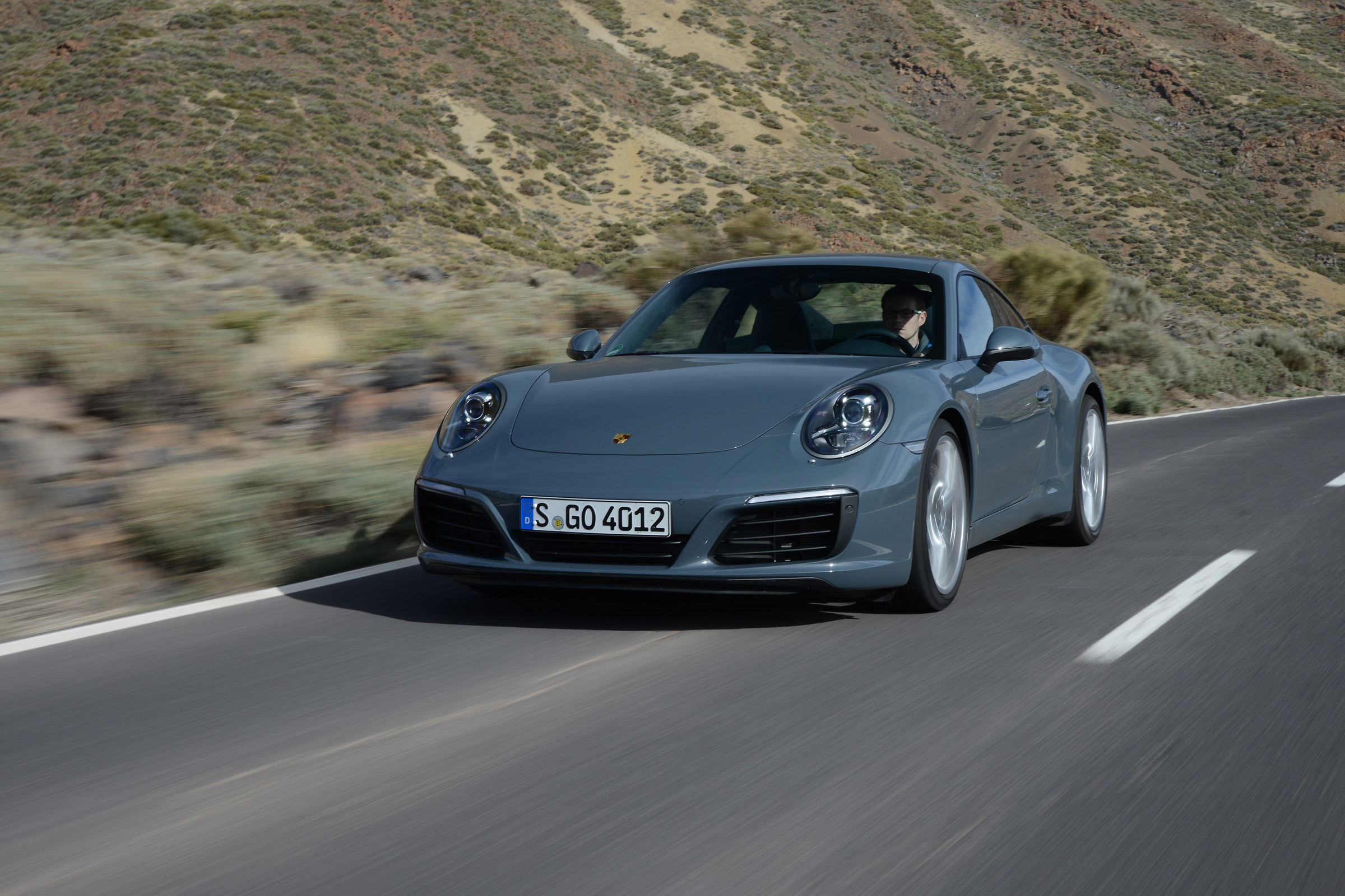 Porsche 911 Carrera 2015 front tracking