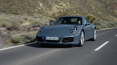 Porsche 911 Carrera 2015 front tracking