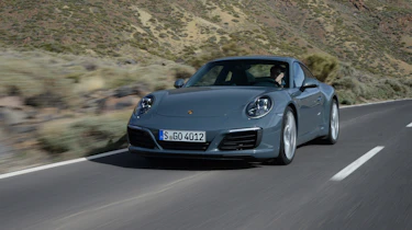 Porsche 911 Carrera 2015 front tracking