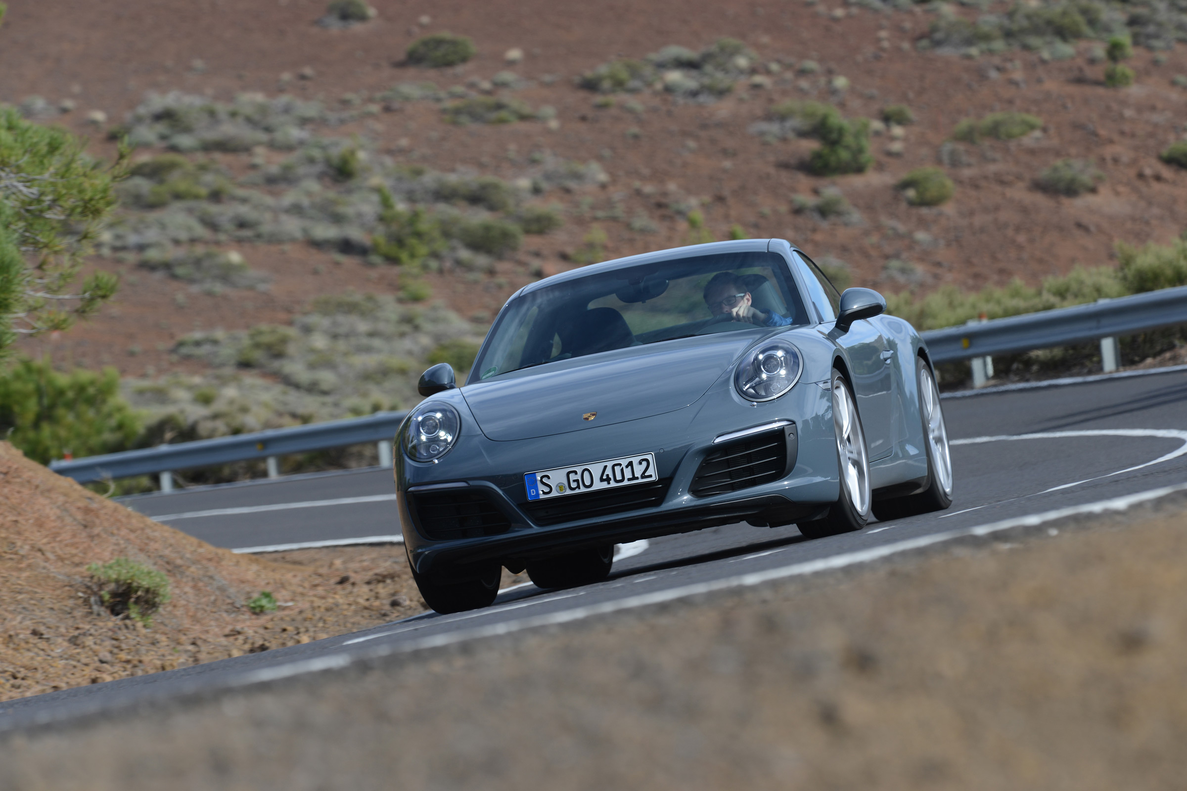 Porsche 911 Carrera 2015 front cornering