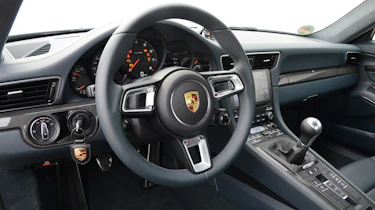 Porsche 911 Carrera 2015 dashboard