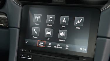 Porsche 911 Carrera 2015 infotainment