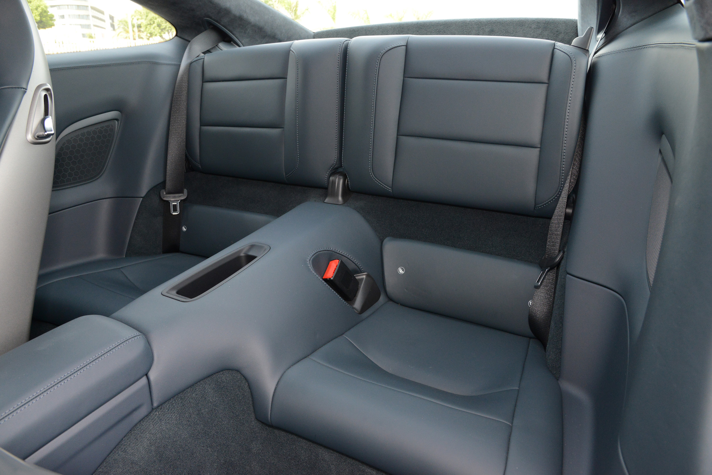 Porsche 911 Carrera 2015 rear seats