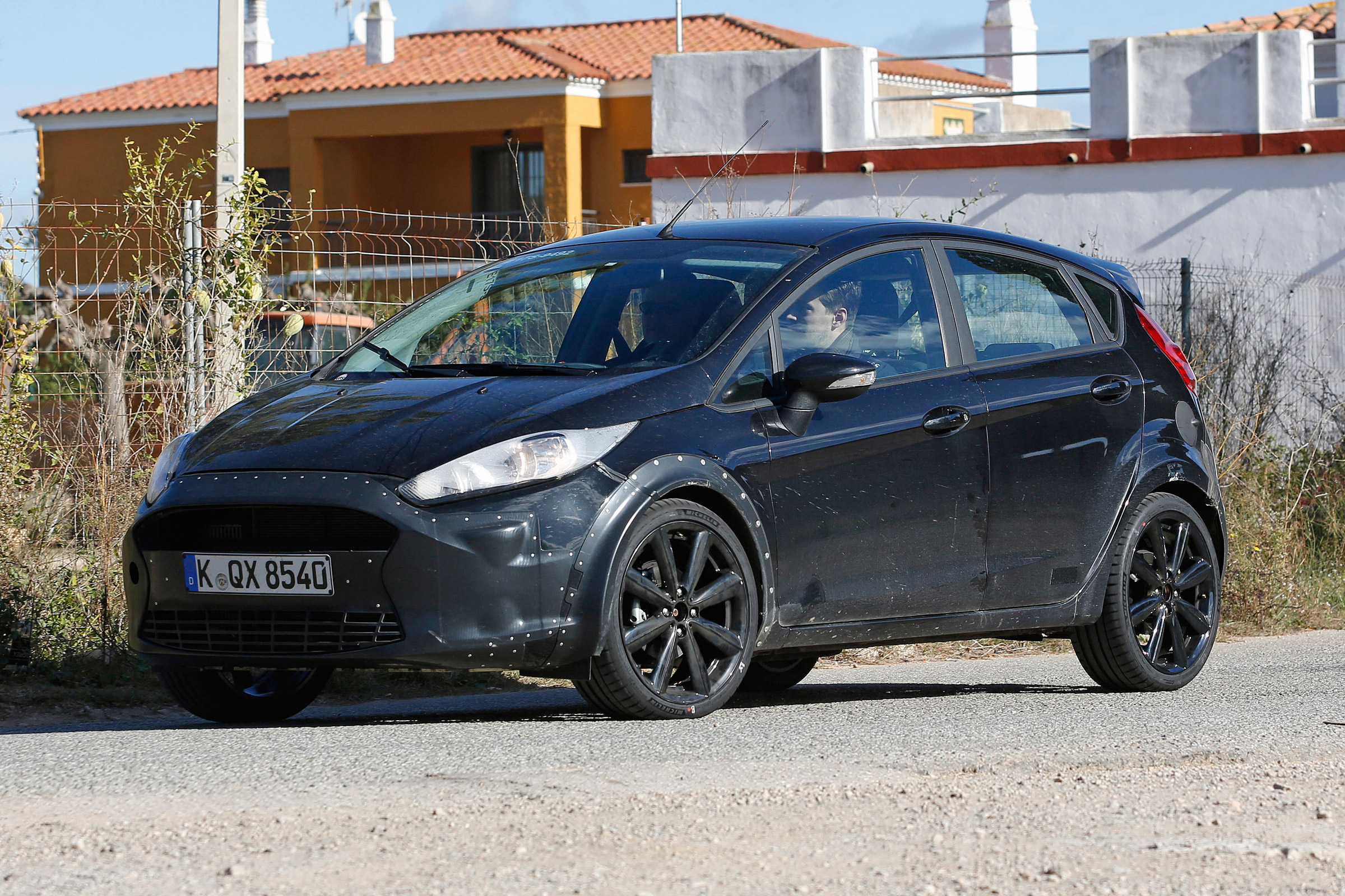 Ford Fiesta 2017 mule spied front 3