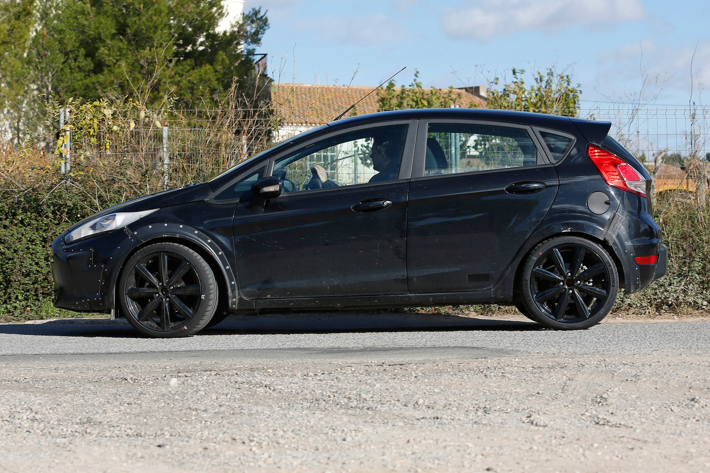 Ford Fiesta 2017 mule spied side