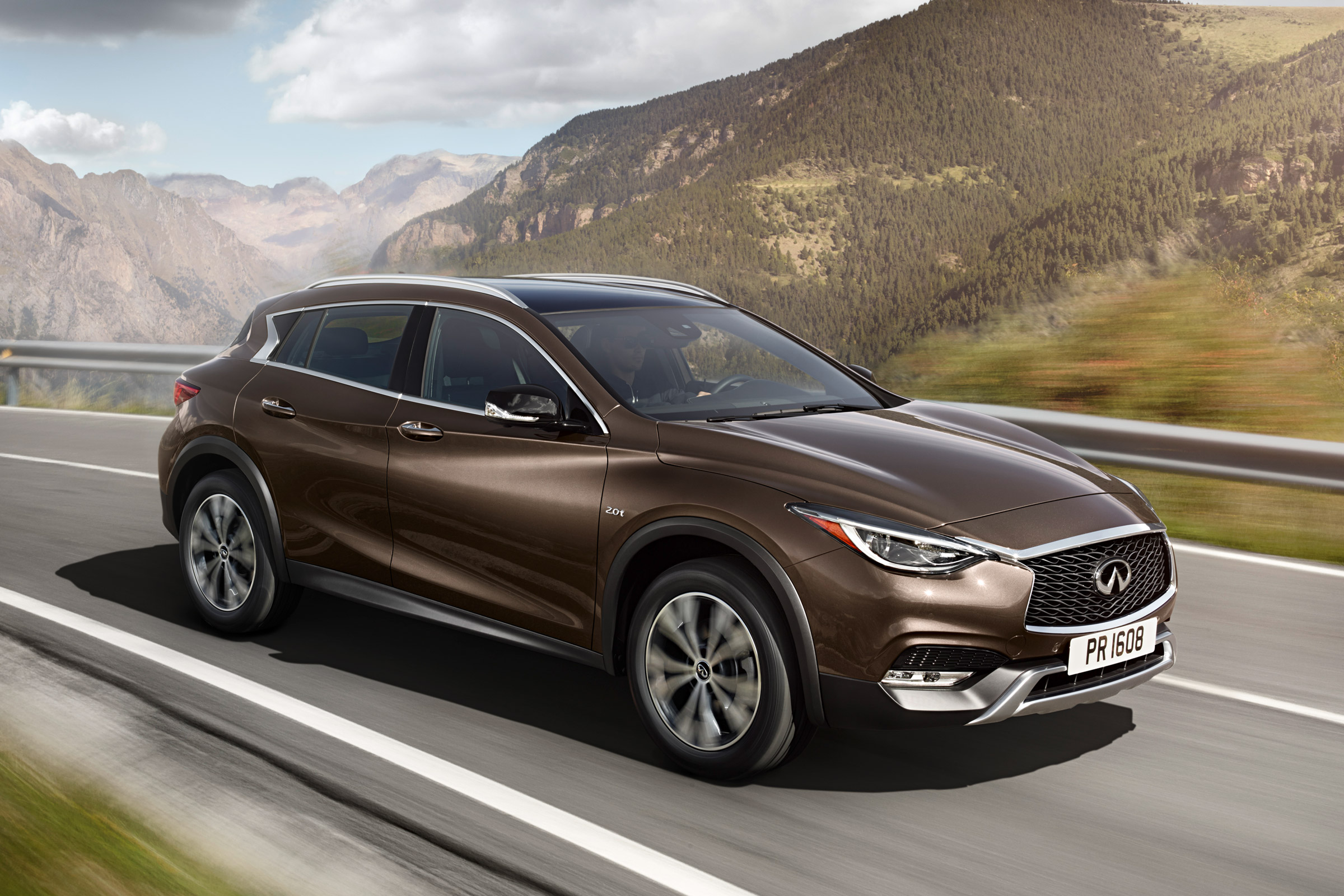 Infiniti QX30 front