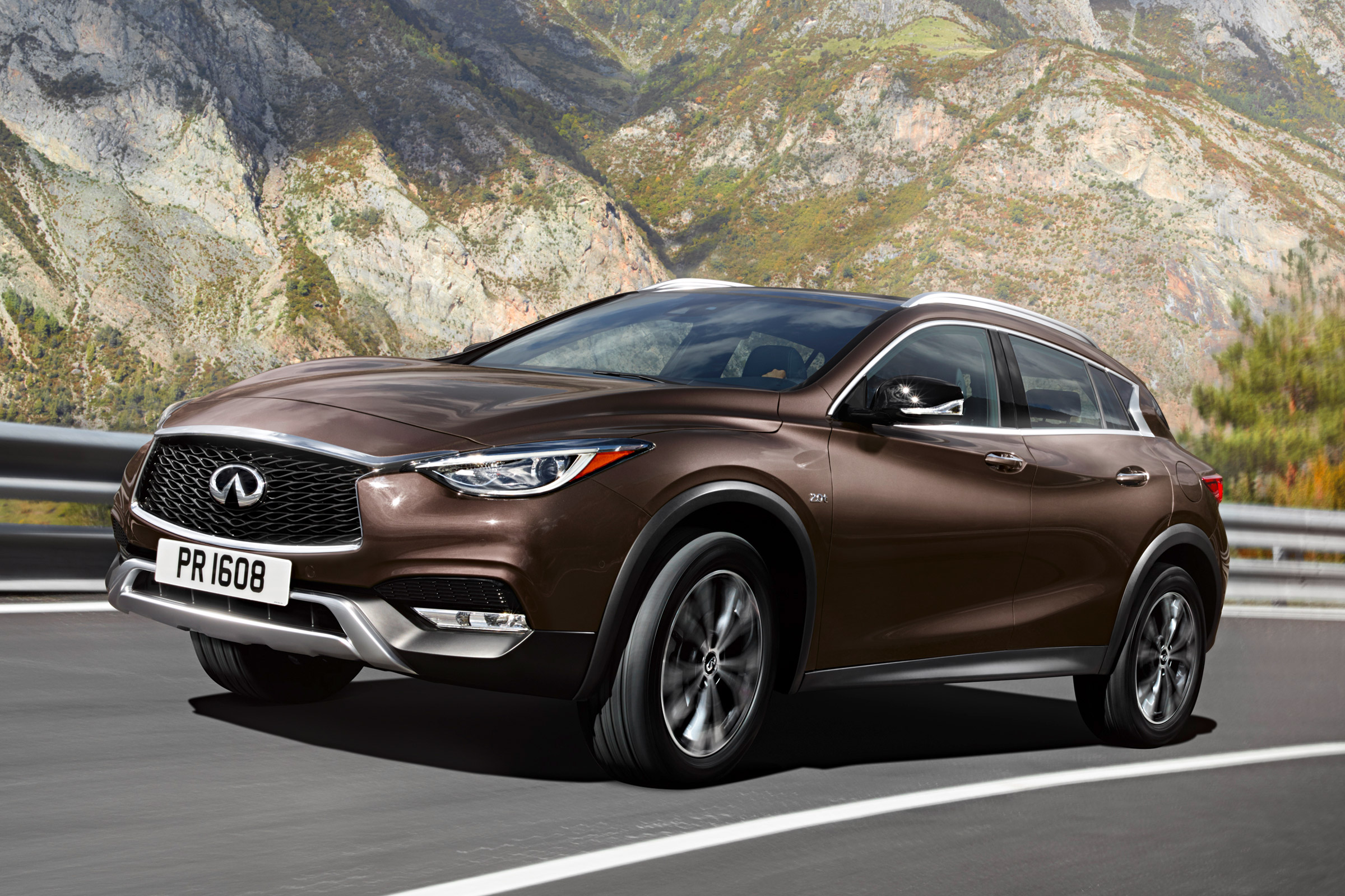 Infiniti QX30 front 5