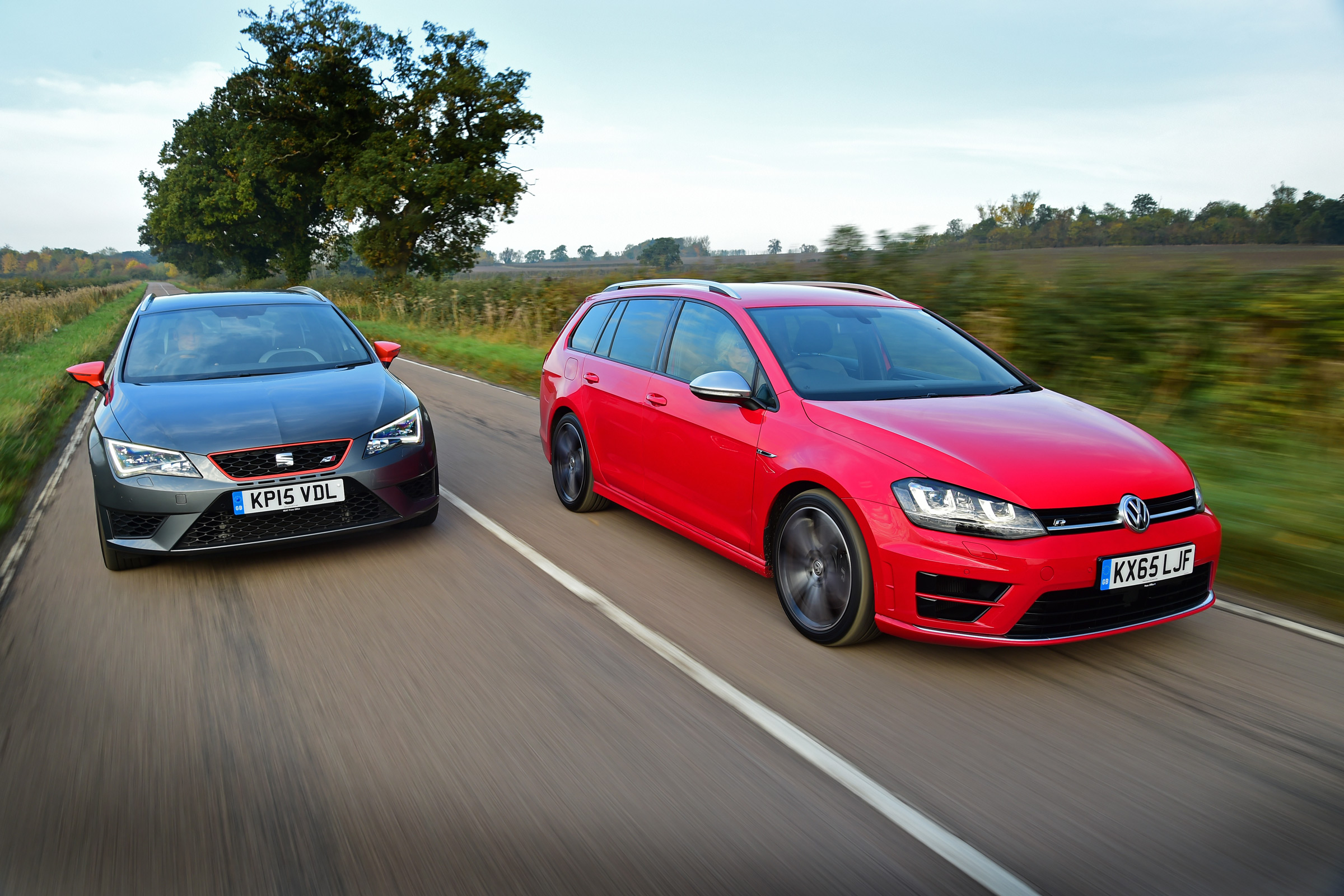 Volkswagen Golf R Estate vs SEAT Leon ST Cupra 280 front tracking