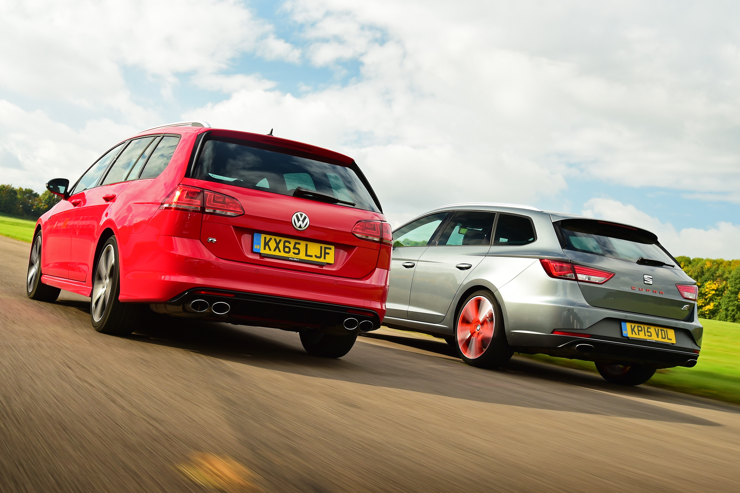 Volkswagen Golf R Estate vs SEAT Leon ST Cupra 280 rear tracking