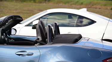 Mazda MX-5 vs Toyota GT86 - roadster vs coupe