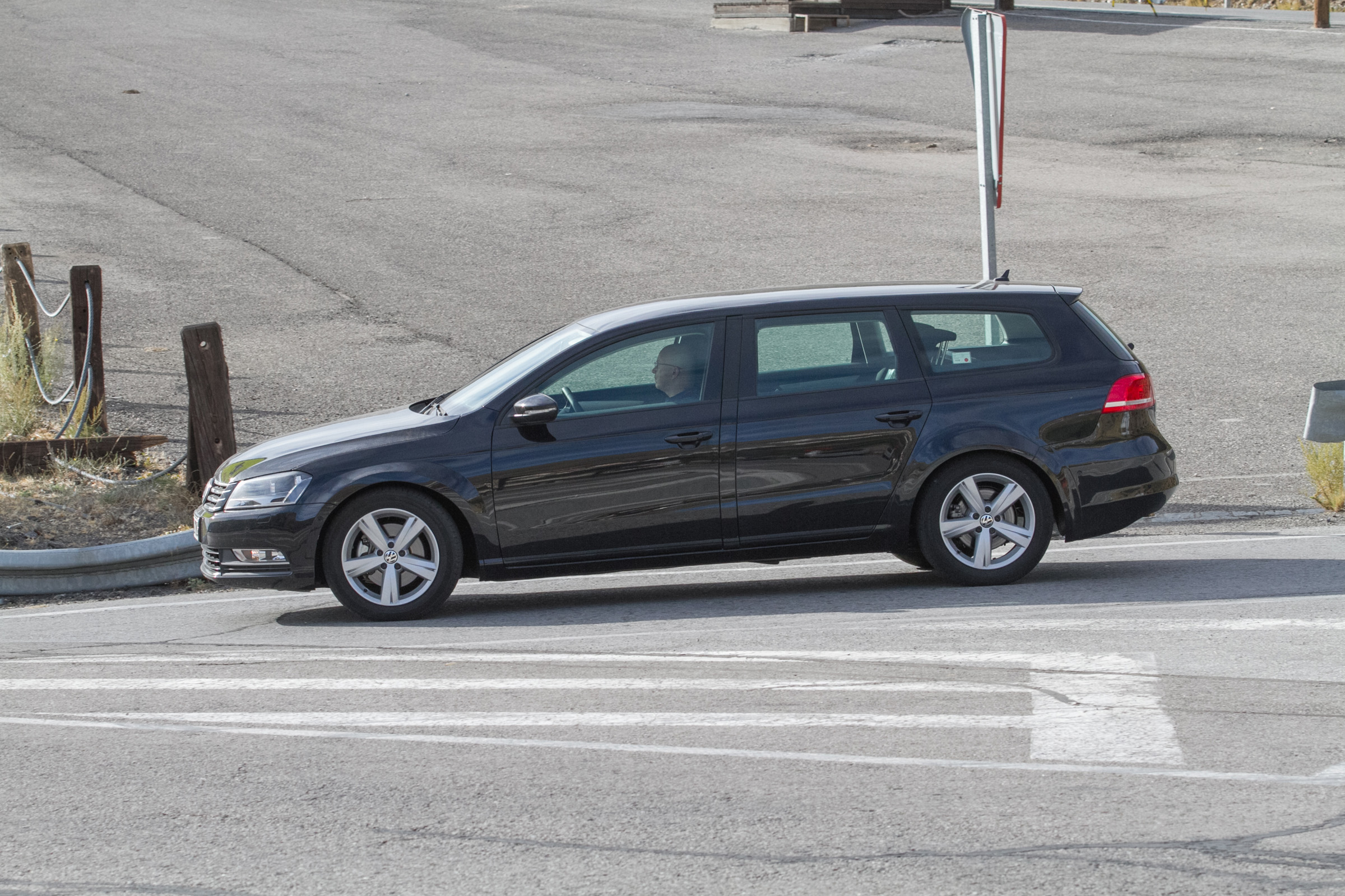 VW Tiguan XL Mule side