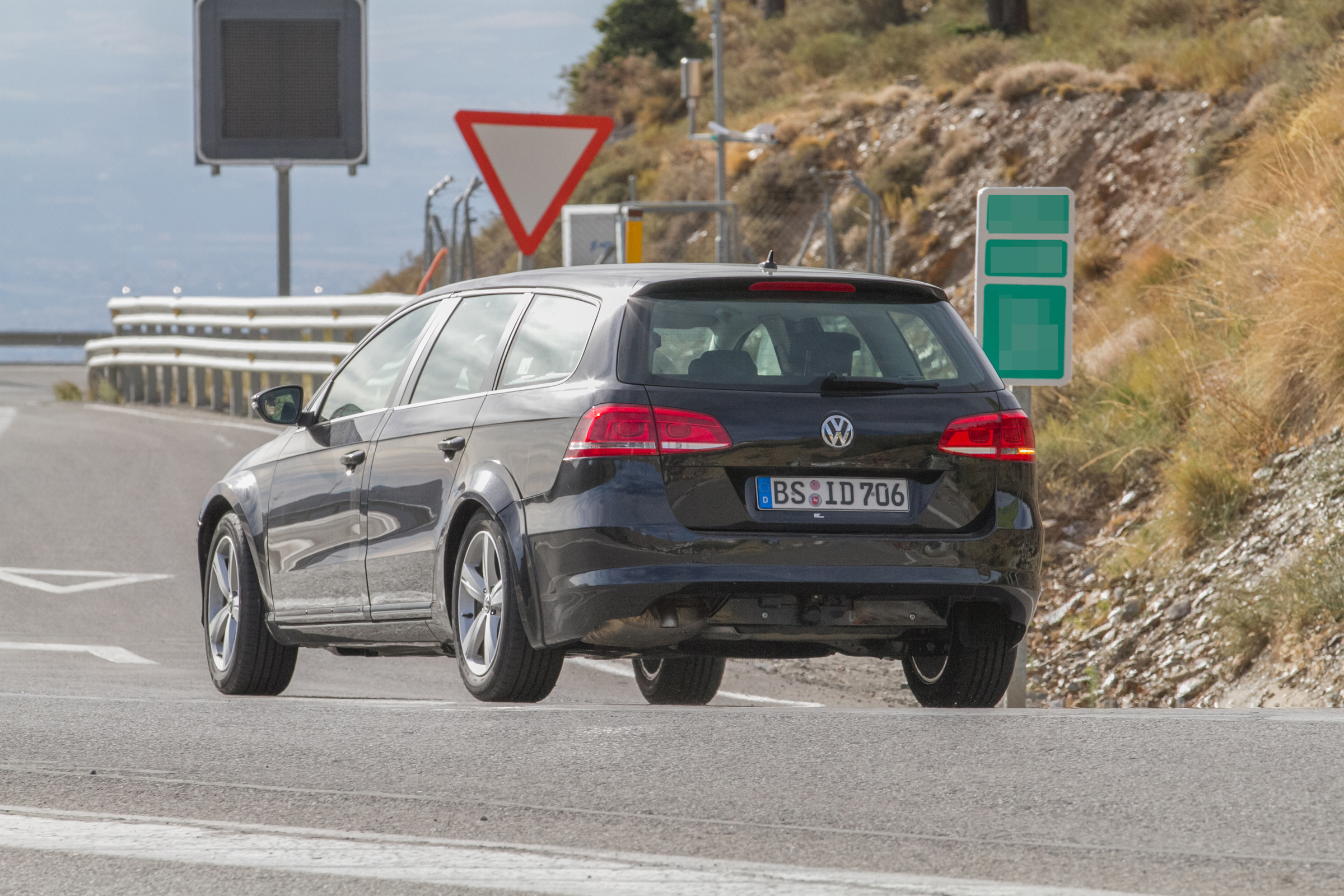 VW Tiguan XL Mule rear side