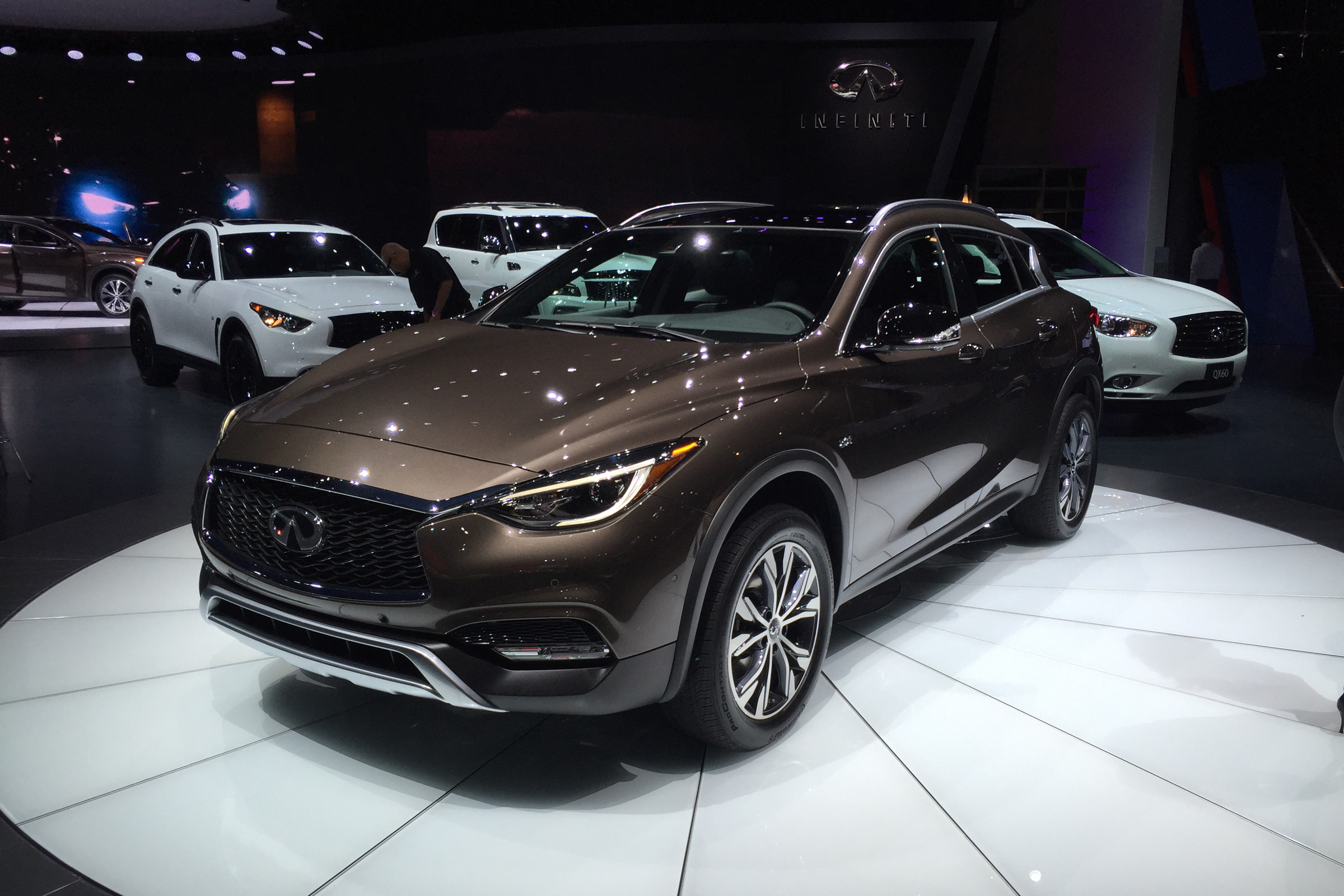 Infiniti QX30 SUV LA Show front quarter 2