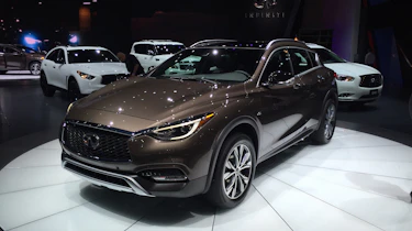 Infiniti QX30 SUV LA Show front quarter 2