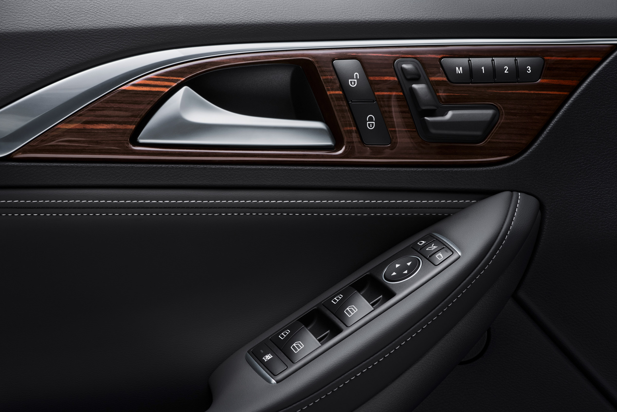 Infiniti QX30 door