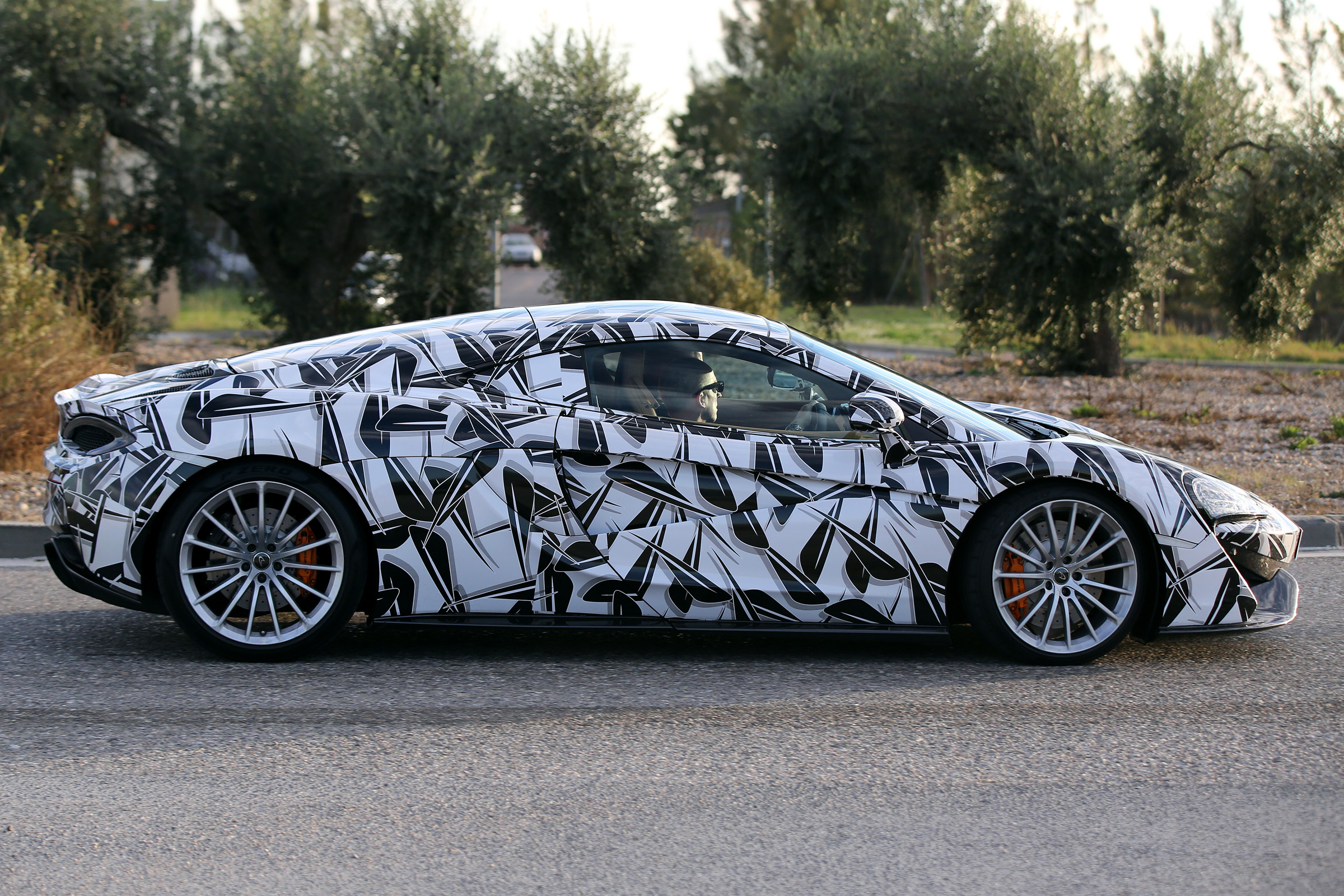 McLaren 570S GT side