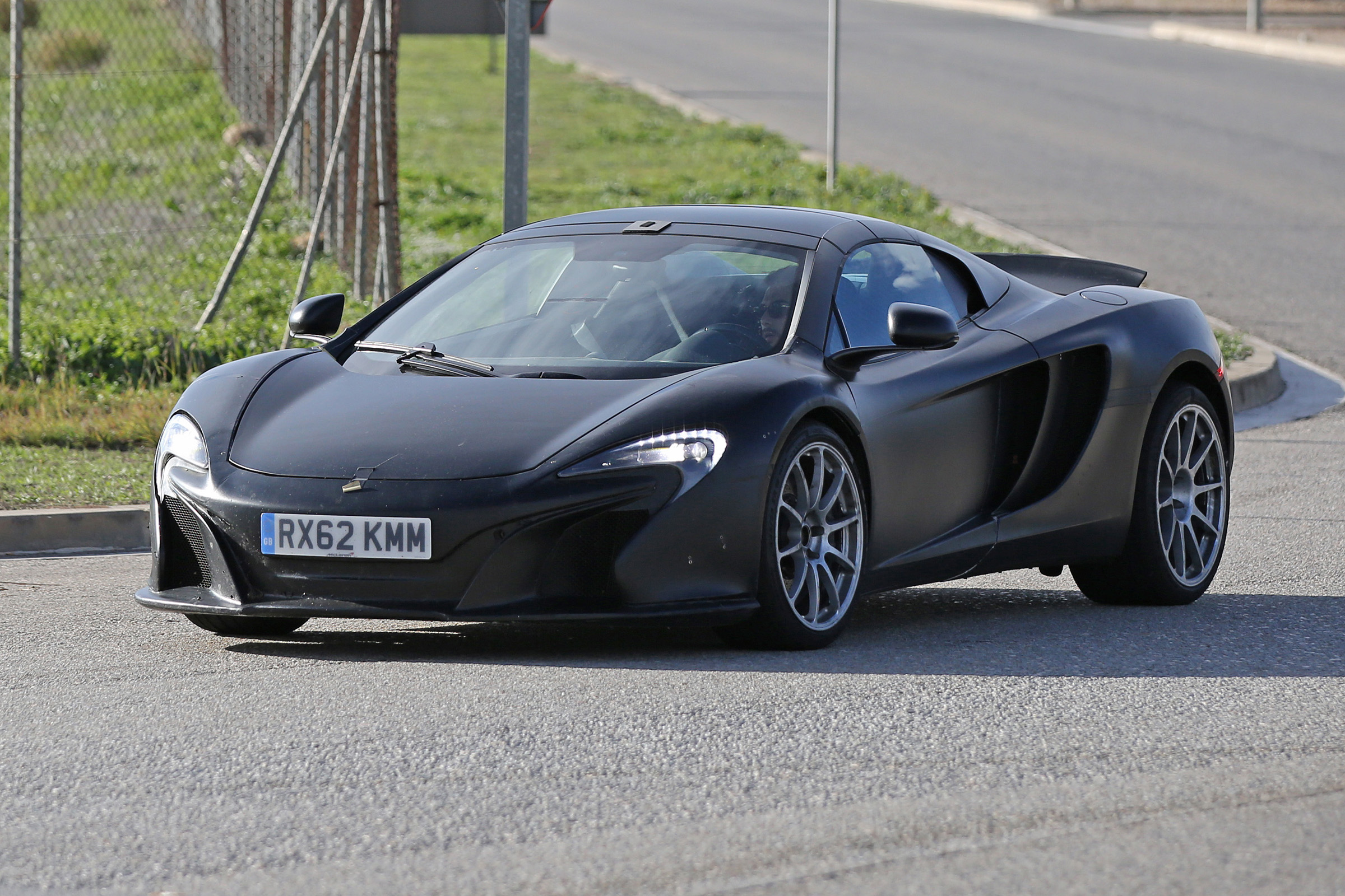 McLaren 675LT Spider front side