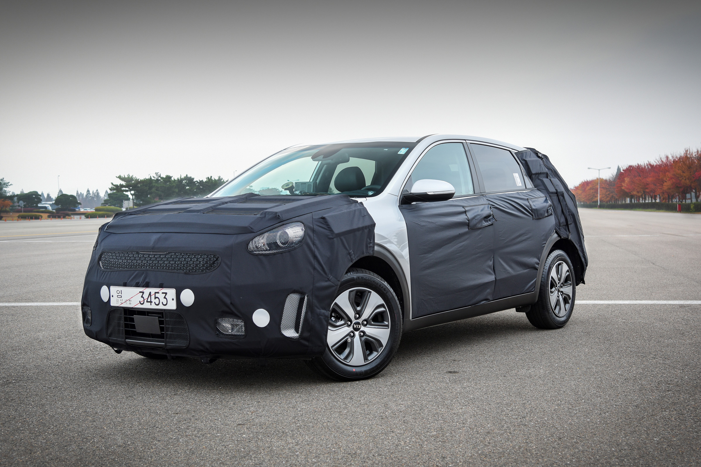 Kia Niro prototype front quarter