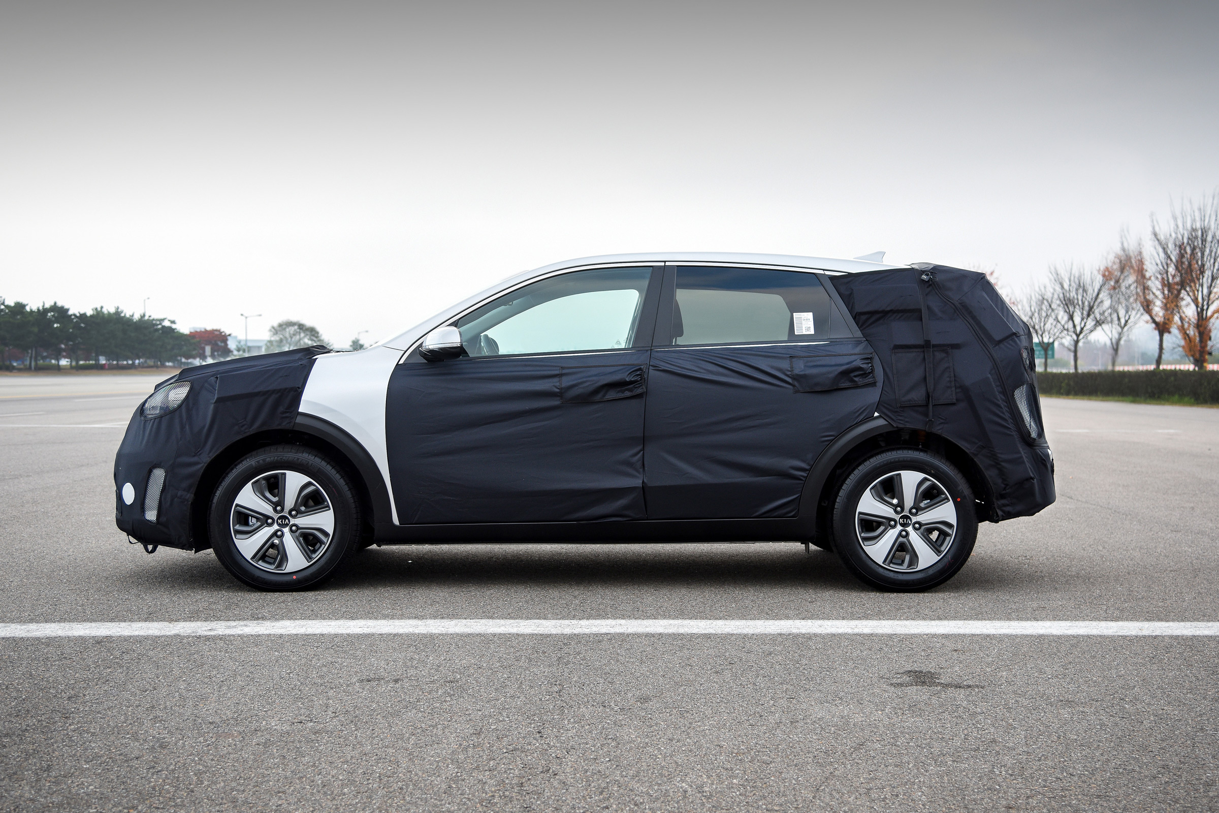 Kia Niro prototype side profile