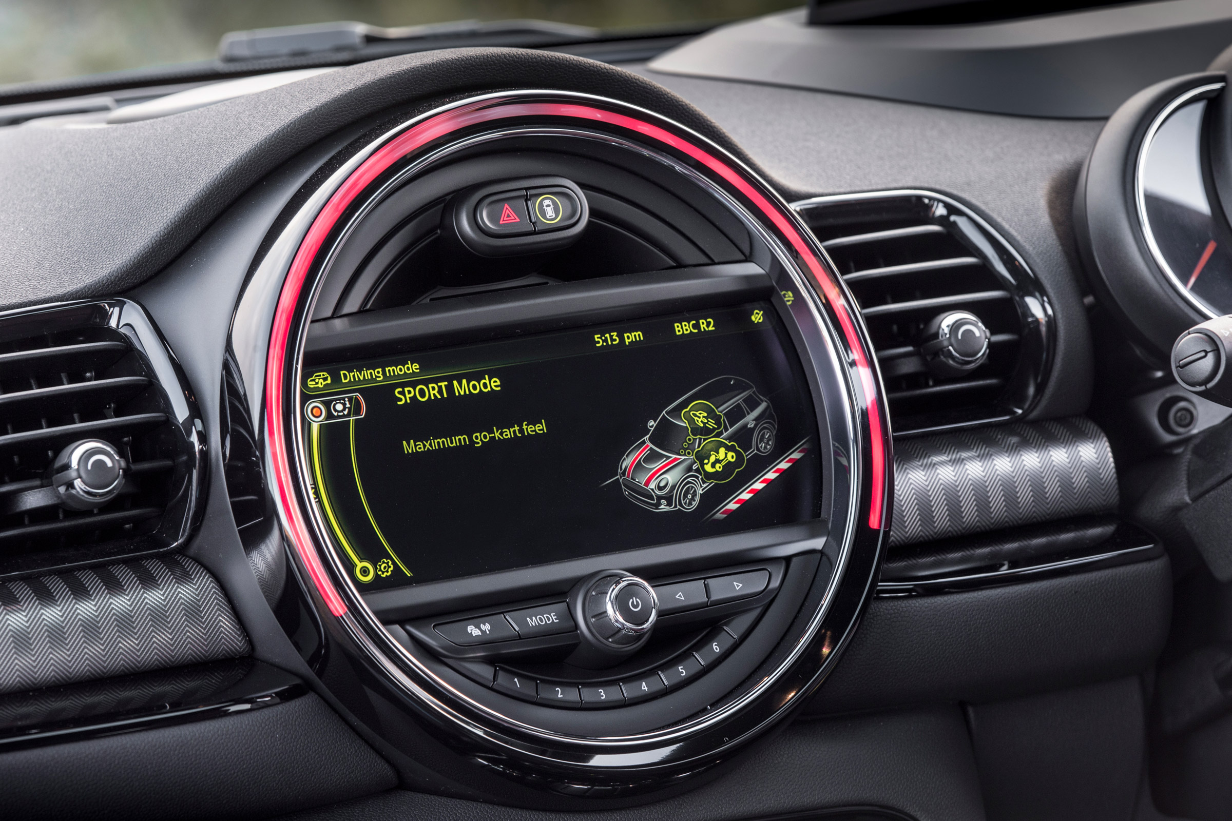 MINI Cooper D Clubman 2015 screen