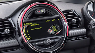 MINI Cooper D Clubman 2015 screen
