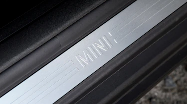 MINI Cooper D Clubman 2015 sill