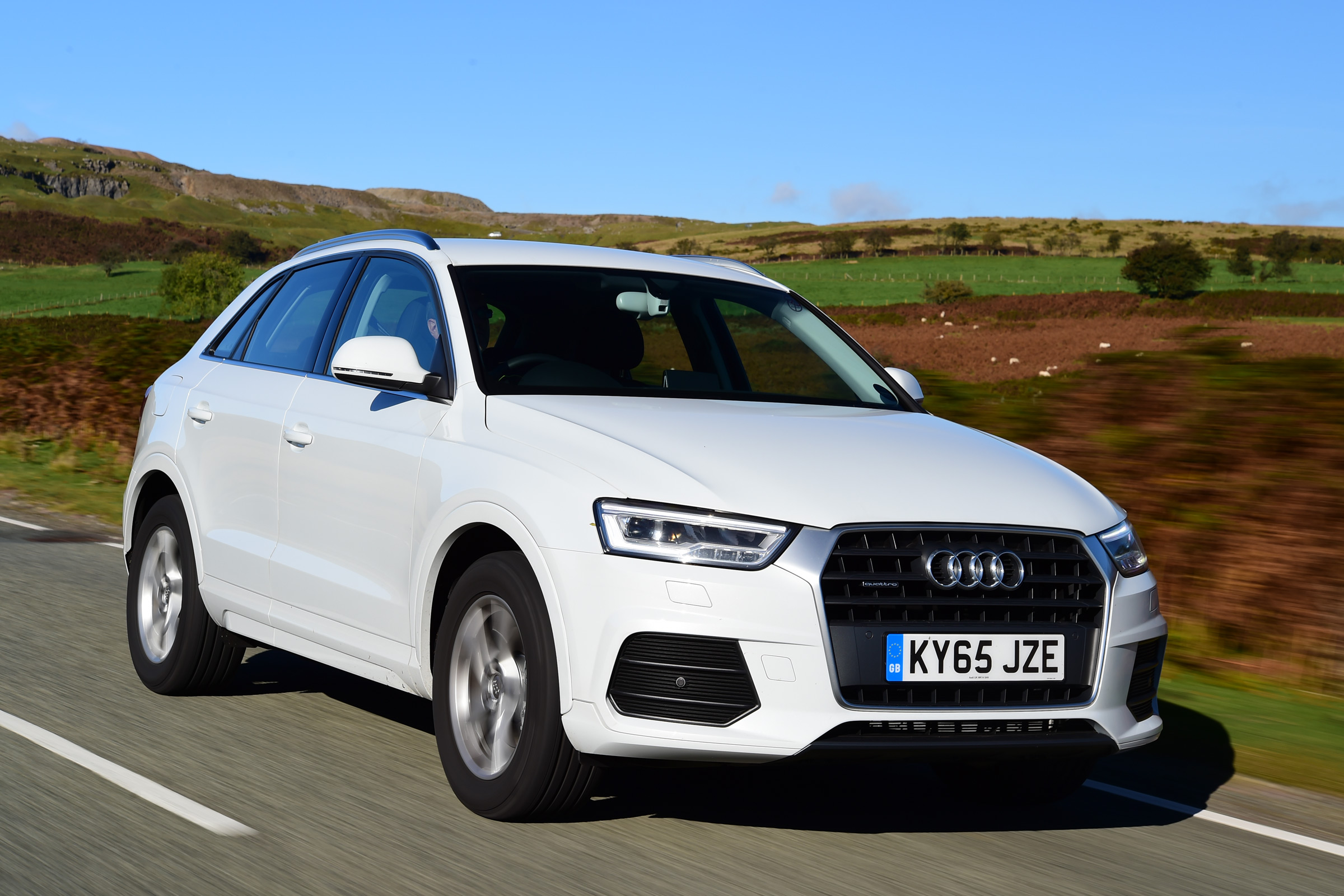 Audi Q3 front tracking