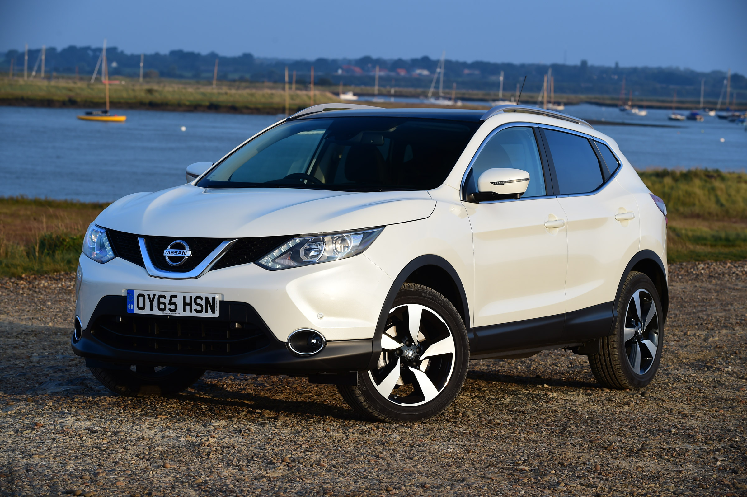Nissan Qashqai front static