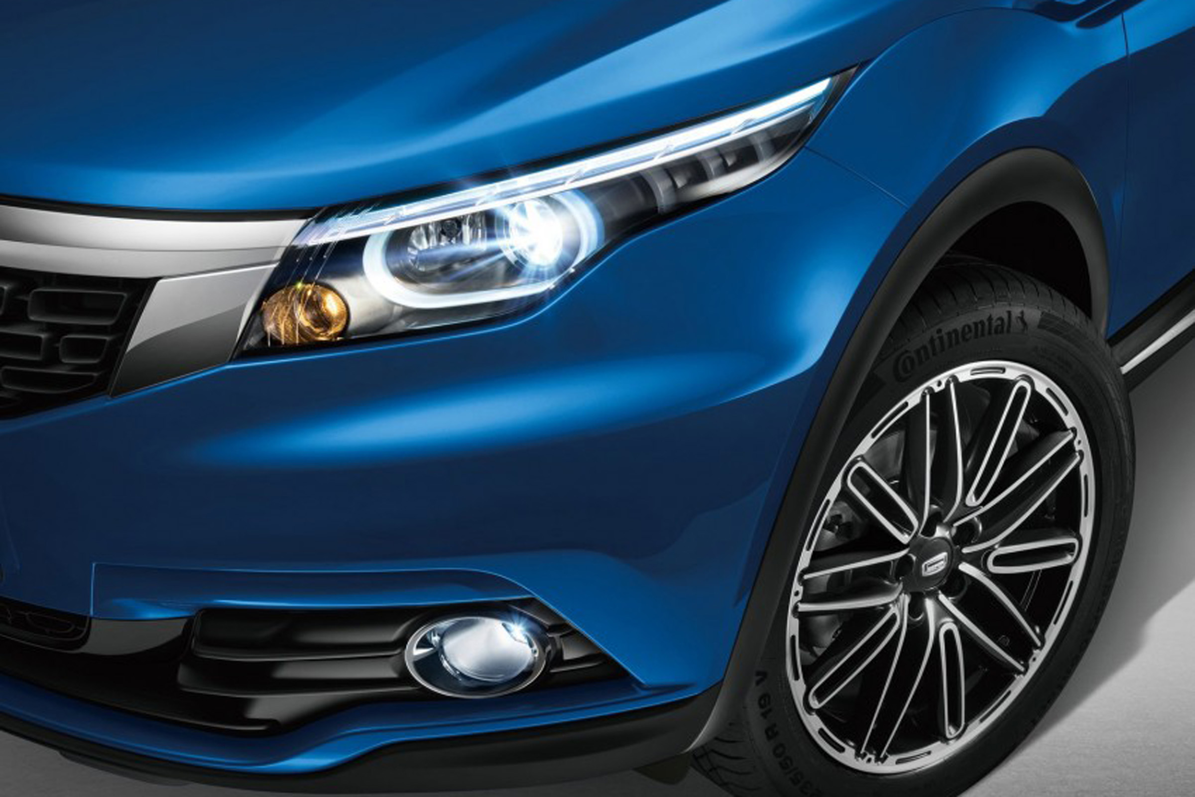 Qoros 5 SUV light