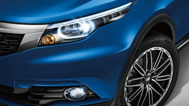 Qoros 5 SUV light