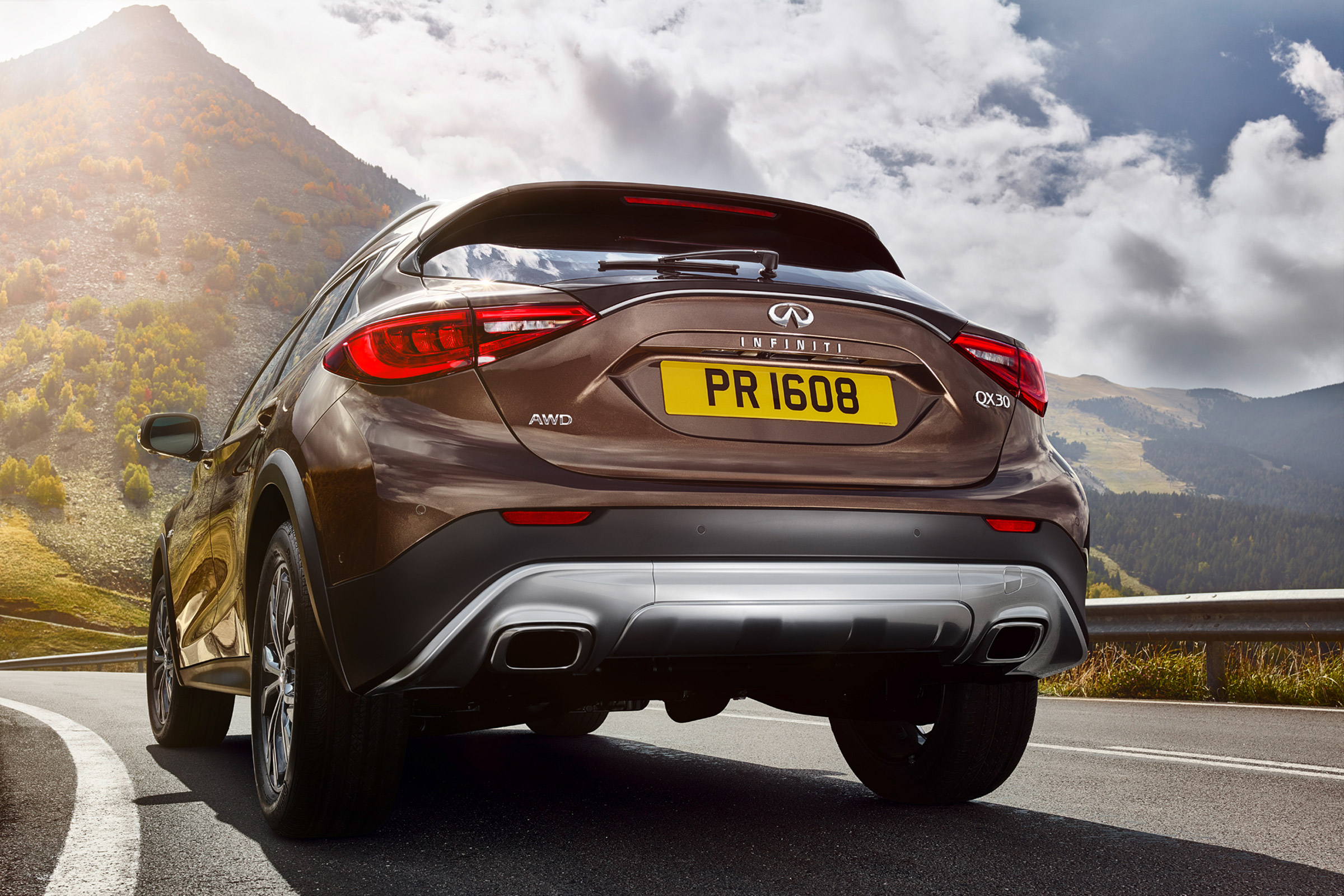 Infiniti QX30 rear
