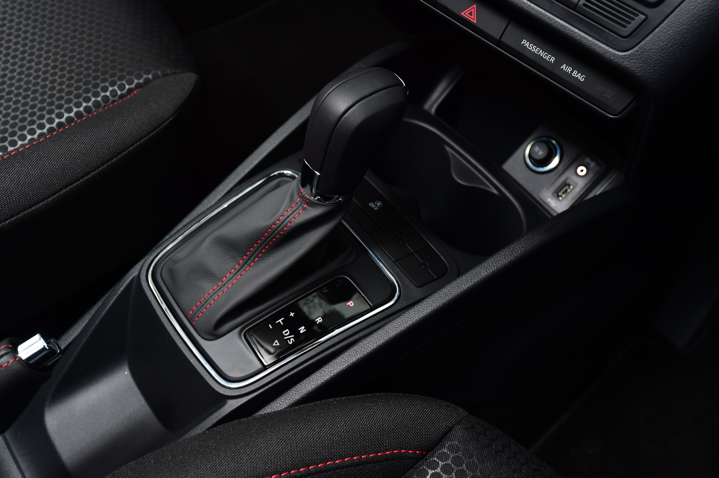 SEAT Ibiza FR 2015 UK gearstick