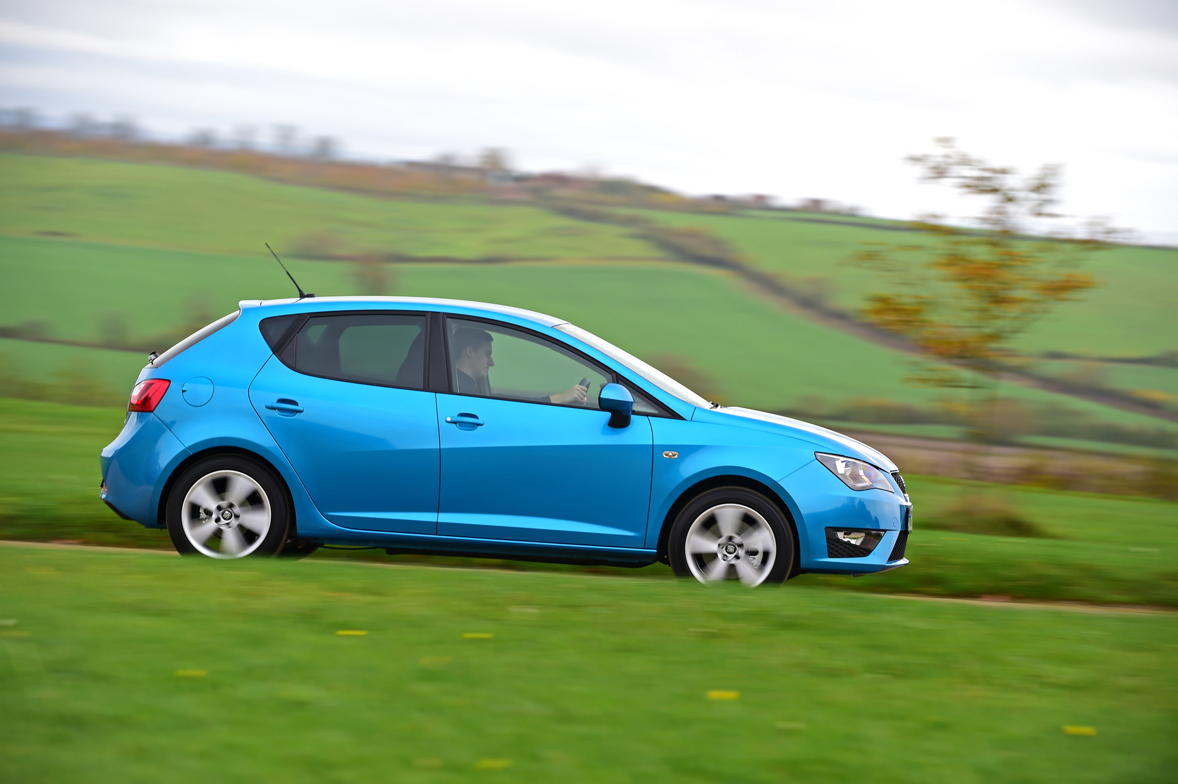 SEAT Ibiza FR 2015 UK side
