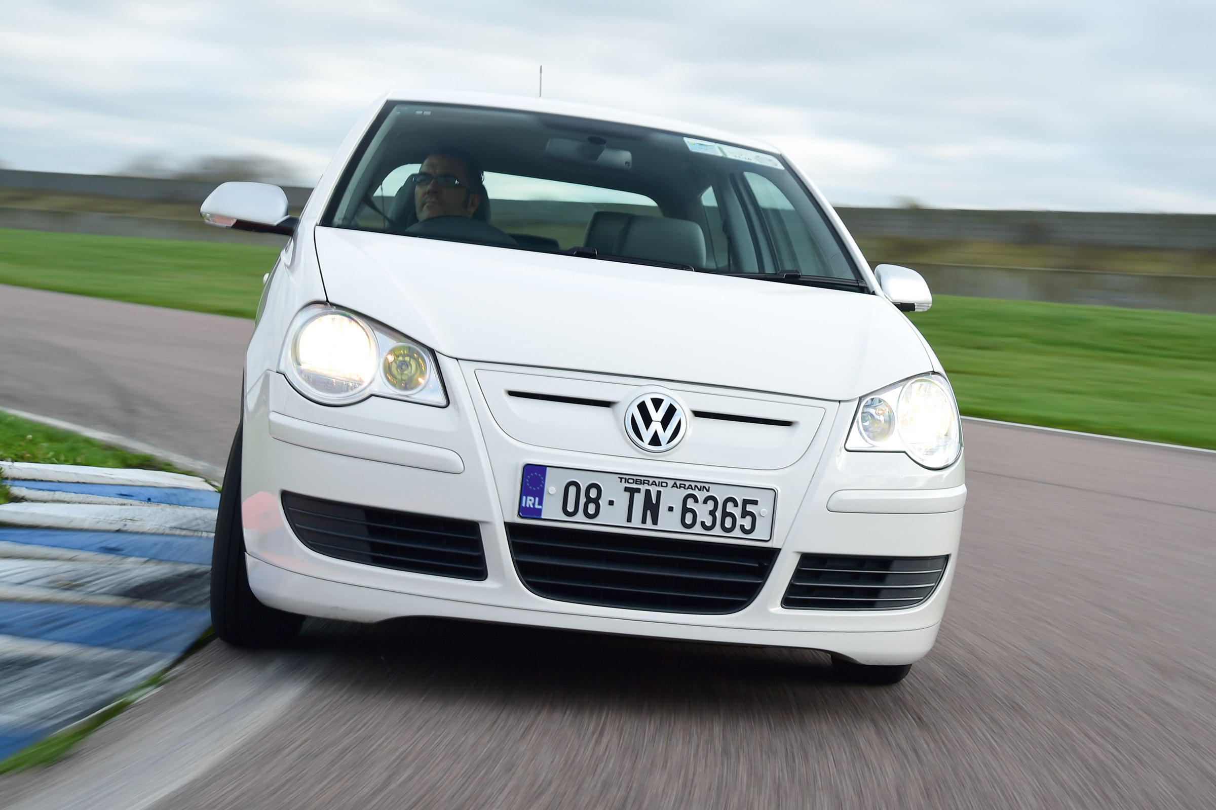 Volkswagen Polo BlueMotion - front action