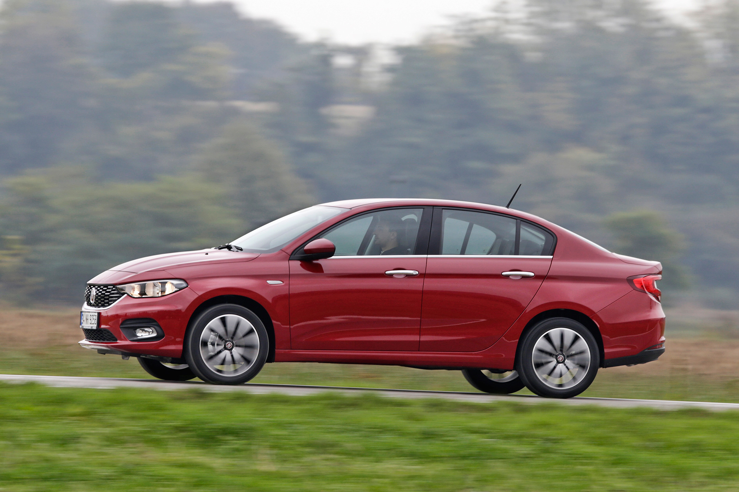 New Fiat Tipo 2016 side profile