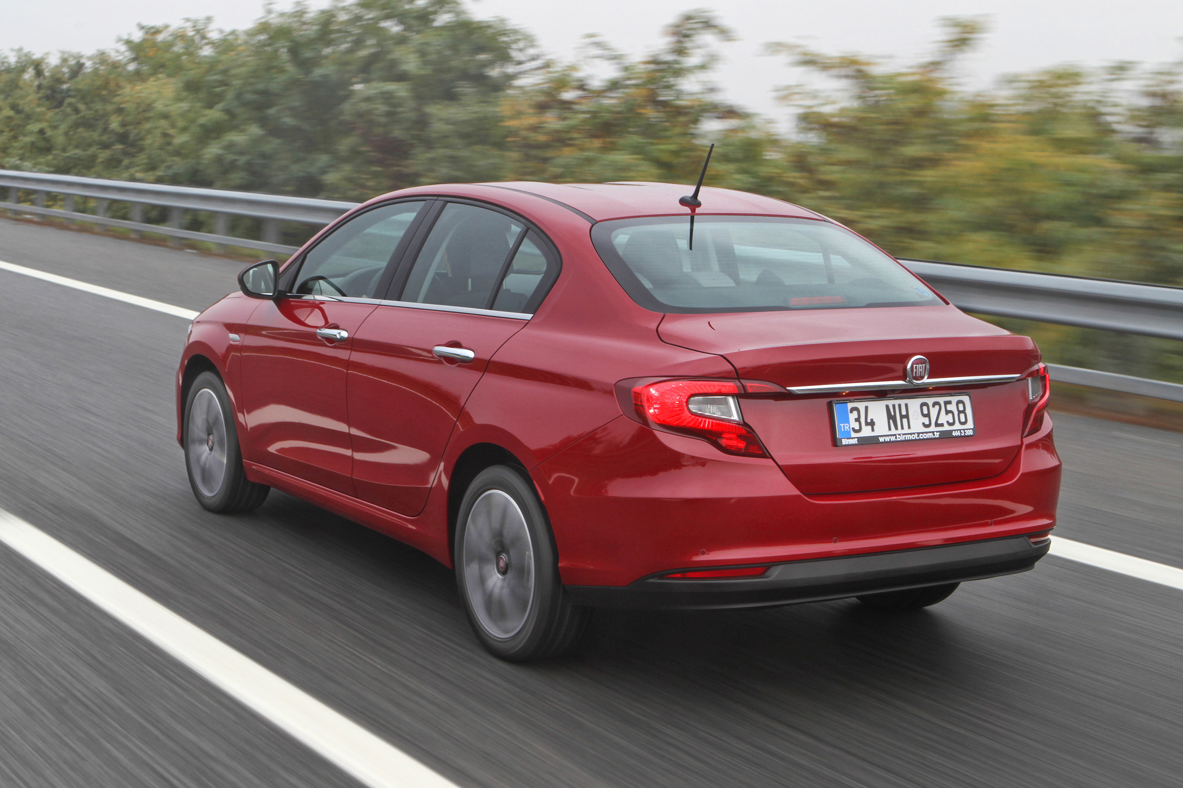 New Fiat Tipo 2016 rear tracking